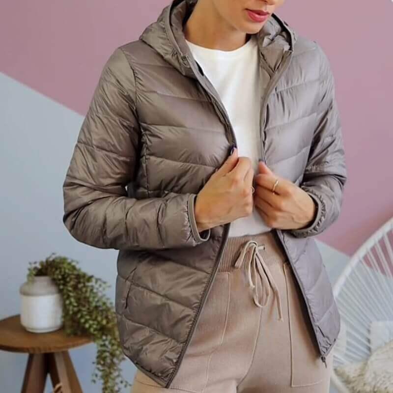 Jaqueta Lia Forrada de Pluma com Capuz - Velvett 