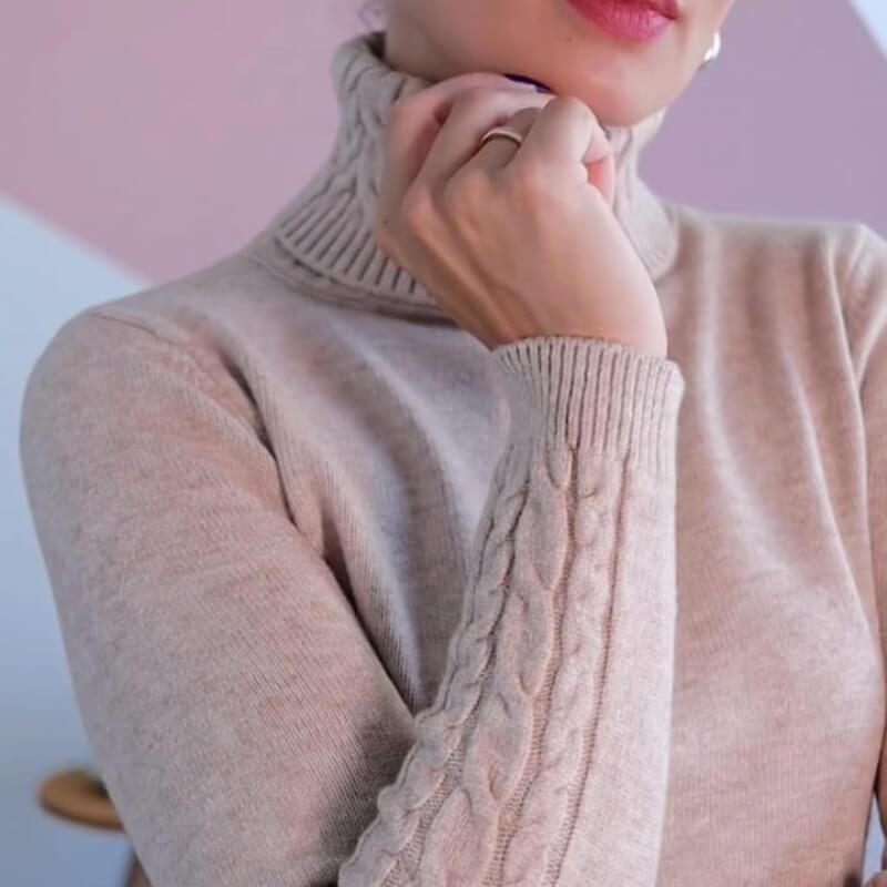 Blusa Bia Gola Alta Trabalhada - Velvett 