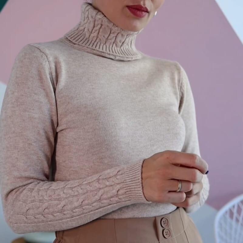Blusa Bia Gola Alta Trabalhada - Velvett 