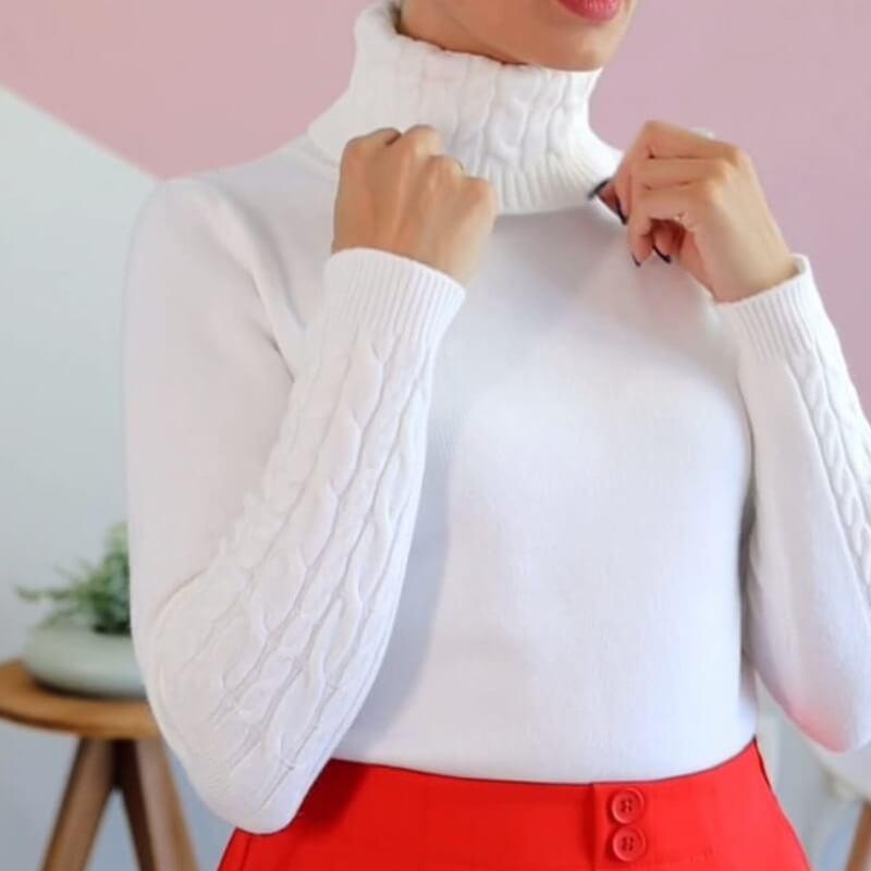 Blusa Bia Gola Alta Trabalhada - Velvett 