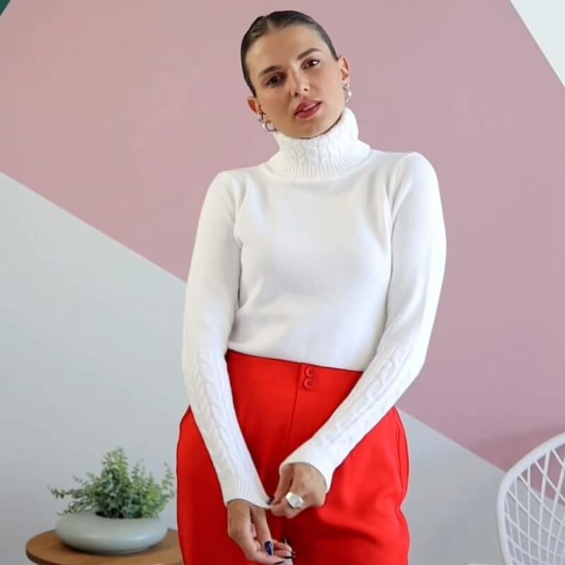 Blusa Bia Gola Alta Trabalhada - Velvett 