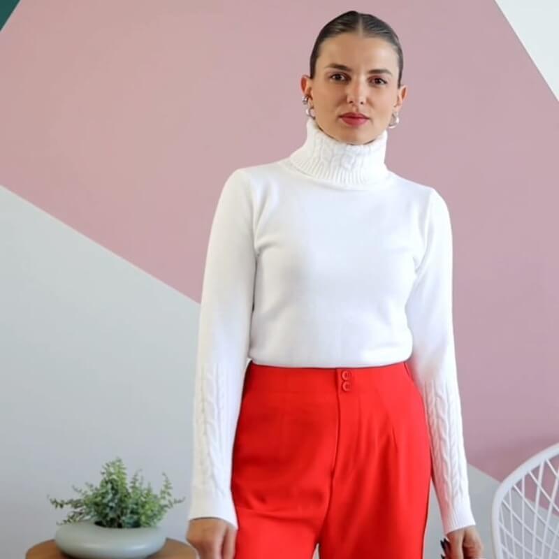 Blusa Bia Gola Alta Trabalhada - Velvett 
